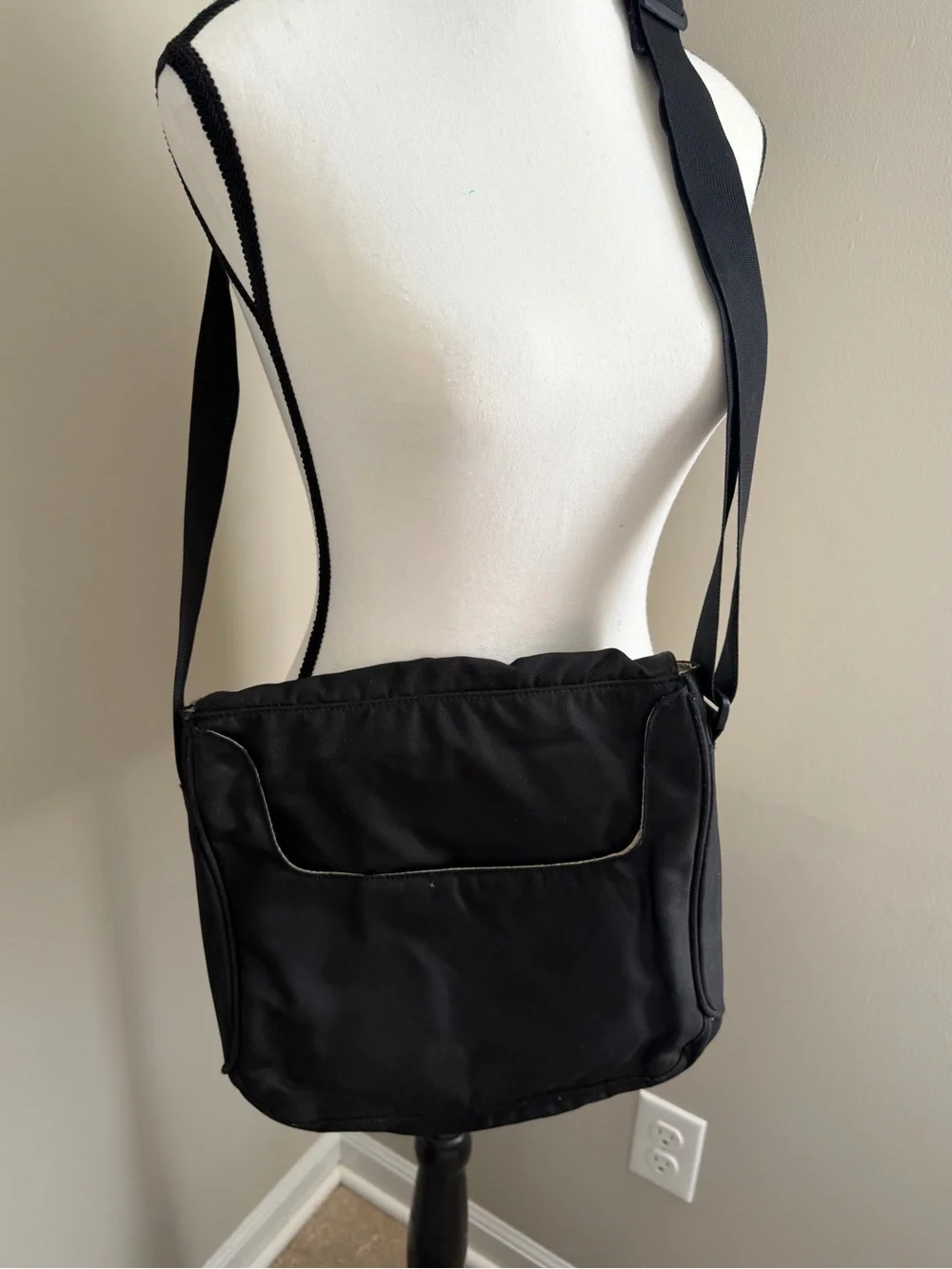 The North Face Vintage Y2K Black Messenger Bag Crossbody Shoulder Nylon Travel